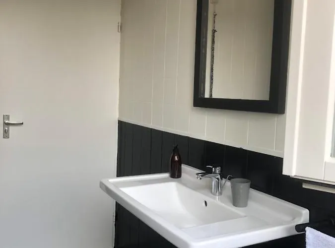 Beej Fliep منزل للإقامة